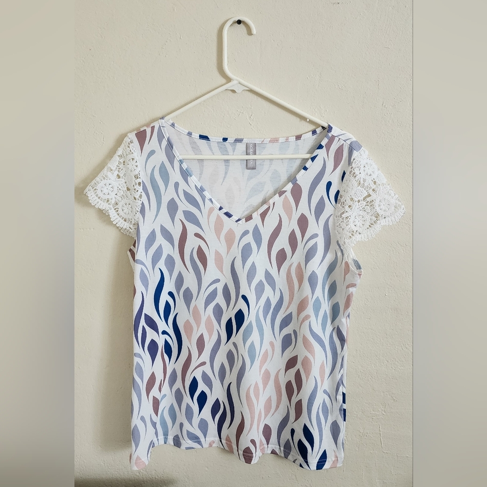 Patterned Lace Sleeve Top